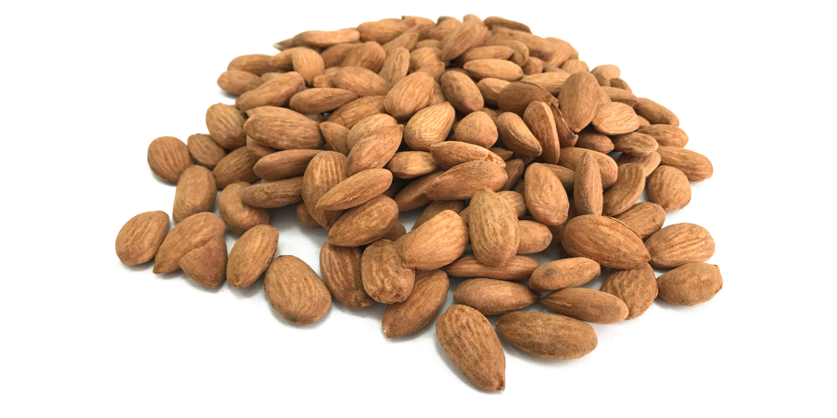 ORGANIC AND CONVENTIONAL SPANISH ALMONDS foto